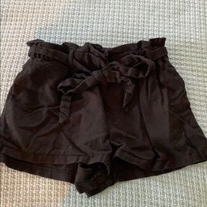 Black shorts w/ tie belt